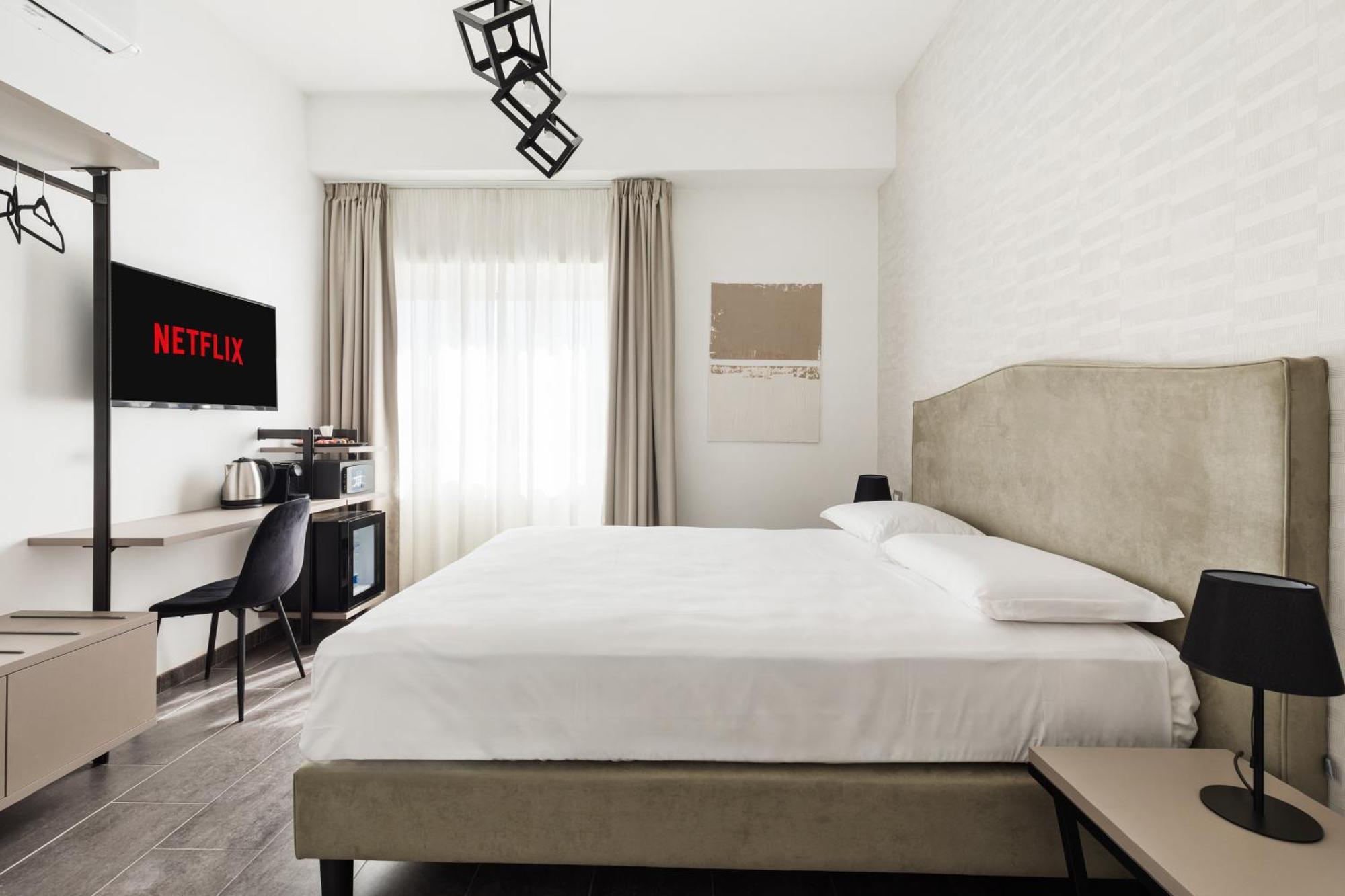Adelante Rooms San Giovanni Рим Экстерьер фото
