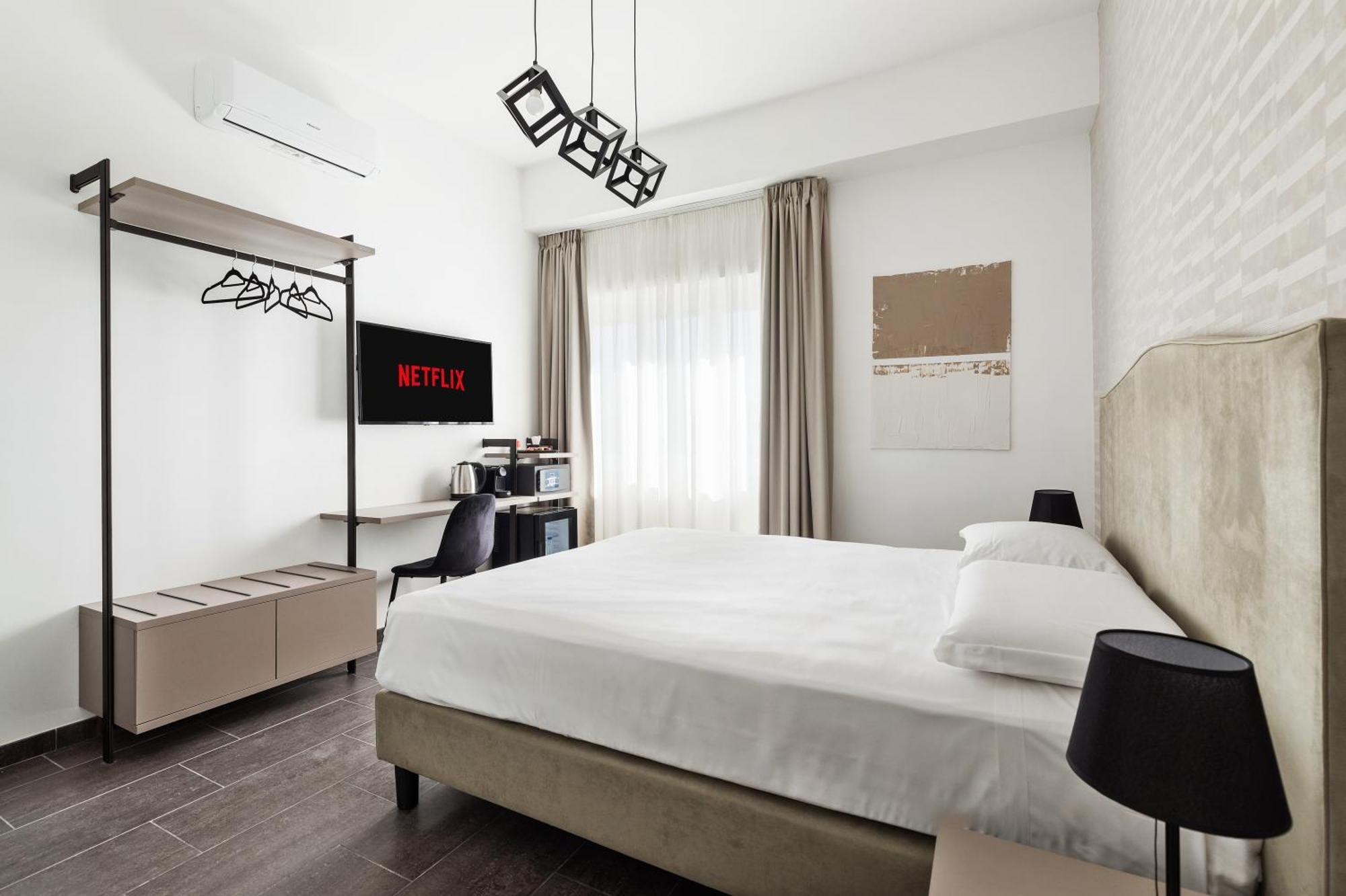 Adelante Rooms San Giovanni Рим Экстерьер фото